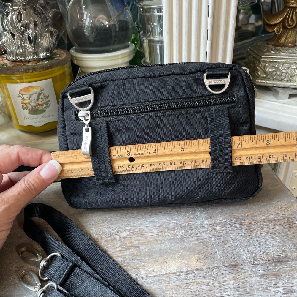 Baggallini black canvas Crossbody small bag - Picture 6 of 12